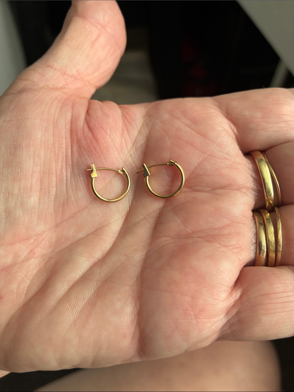 10K Gold Small Hoop Earrings - Classic 
.28 grams